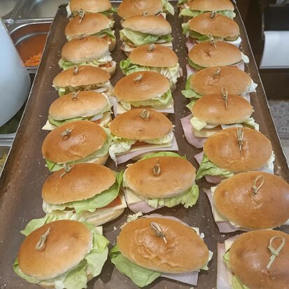 Verrassingsbrood Basic met 25 belegde mini sandwiches