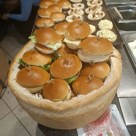 Verrassingsbrood Basic met 25 belegde mini sandwiches
